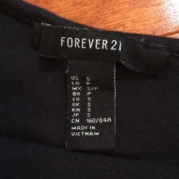 I have too many clothes. - Picture 3 of 3